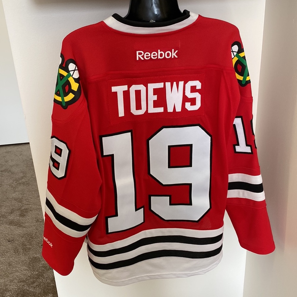 AUTHENTIC Blackhawks Toews Reebok Official Licensed Jersey (Unisex Adult Small)